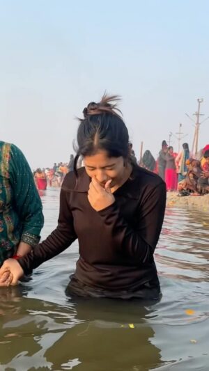 Priyanshi Pandey Instagram - “हर हर गंगे! 🚩✨ apne snan kiya ???
आस्था, संस्कार और सनातन परंपरा का महासंगम – महाकुंभ 2025! 🕉️🌊
#Mahakumbh2025 #हरहरगंगे #सनातनधर्म”