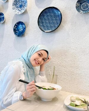 Puteri Sarah Liyana Megat Kamaruddin Instagram - FRIDAY
Ya Allah, make us among those who will enter Jannatul Firdous ❤️❤️
Sarah pakai Azura Medina @arasyi.malaysia in Emerald.
Stay tuned guys. Boleh Pre order 15 December ni !!!
📸 @andiarsyil