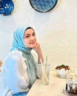 Puteri Sarah Liyana Megat Kamaruddin Instagram - FRIDAY
Ya Allah, make us among those who will enter Jannatul Firdous ❤️❤️
Sarah pakai Azura Medina @arasyi.malaysia in Emerald.
Stay tuned guys. Boleh Pre order 15 December ni !!!
📸 @andiarsyil