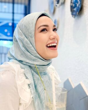Puteri Sarah Liyana Megat Kamaruddin Instagram - FRIDAY
Ya Allah, make us among those who will enter Jannatul Firdous ❤️❤️
Sarah pakai Azura Medina @arasyi.malaysia in Emerald.
Stay tuned guys. Boleh Pre order 15 December ni !!!
📸 @andiarsyil