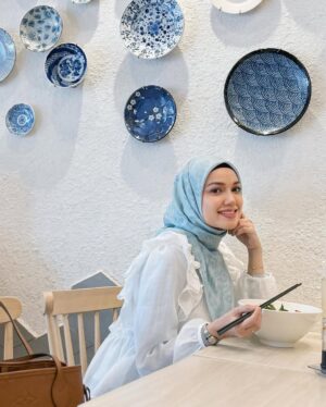 Puteri Sarah Liyana Megat Kamaruddin Instagram - FRIDAY
Ya Allah, make us among those who will enter Jannatul Firdous ❤️❤️
Sarah pakai Azura Medina @arasyi.malaysia in Emerald.
Stay tuned guys. Boleh Pre order 15 December ni !!!
📸 @andiarsyil