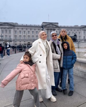 Puteri Sarah Liyana Megat Kamaruddin Instagram - Sedang menyukai dua nasihat ini :
“Jadilah orang baik dengan memaafkan orang lain tapi jangan jadi orang bodoh dengan mempercayainya lagi”.
“Berprasangka baiklah pada semua orang. tapi jangan sangka semua orang itu baik kepada kita”.
Asoka series @arasyi.malaysia .