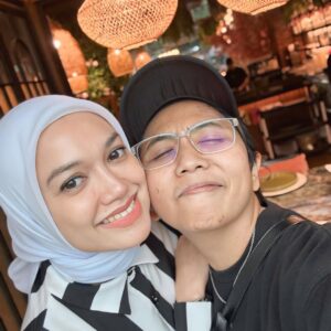 Puteri Sarah Liyana Megat Kamaruddin Instagram - Hiduplah dengan baik & tenang, hiduplah sebahagia bahagianya, carilah apa yang membuatmu happy dan hargailah detik kebahagiaanmu 🤍
Farewell party for my sayang @jannanick . I’m gonna misschuuuuu 😢
