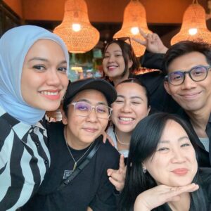 Puteri Sarah Liyana Megat Kamaruddin Instagram - Hiduplah dengan baik & tenang, hiduplah sebahagia bahagianya, carilah apa yang membuatmu happy dan hargailah detik kebahagiaanmu 🤍
Farewell party for my sayang @jannanick . I’m gonna misschuuuuu 😢