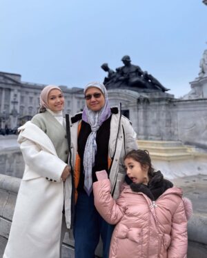 Puteri Sarah Liyana Megat Kamaruddin Instagram - Sedang menyukai dua nasihat ini :
“Jadilah orang baik dengan memaafkan orang lain tapi jangan jadi orang bodoh dengan mempercayainya lagi”.
“Berprasangka baiklah pada semua orang. tapi jangan sangka semua orang itu baik kepada kita”.
Asoka series @arasyi.malaysia .