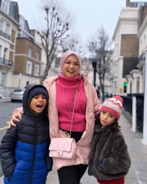 Puteri Sarah Liyana Megat Kamaruddin Instagram - Belajar melihat hal baik di setiap keadaan 🥰
Bawal Limited Spring series @arasyi.malaysia
