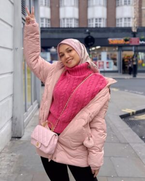 Puteri Sarah Liyana Megat Kamaruddin Instagram - Belajar melihat hal baik di setiap keadaan 🥰
Bawal Limited Spring series @arasyi.malaysia