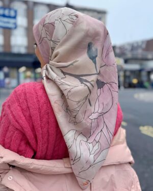 Puteri Sarah Liyana Megat Kamaruddin Instagram - Belajar melihat hal baik di setiap keadaan 🥰
Bawal Limited Spring series @arasyi.malaysia