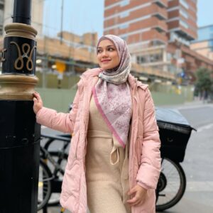 Puteri Sarah Liyana Megat Kamaruddin Instagram - 3 SYARAT HIDUP TENANG :
1. Jangan bandingkan diri dengan orang lain.
2. Jangan bersaing harta dan kemewahan dengan orang lain.
3. Nikmatilah bahagia dengan cara kita sendiri seadanya.
Gardenia series @arasyi.malaysia