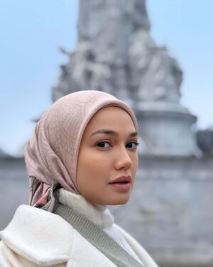 Puteri Sarah Liyana Megat Kamaruddin Instagram - Sedang menyukai dua nasihat ini :
“Jadilah orang baik dengan memaafkan orang lain tapi jangan jadi orang bodoh dengan mempercayainya lagi”.
“Berprasangka baiklah pada semua orang. tapi jangan sangka semua orang itu baik kepada kita”.
Asoka series @arasyi.malaysia .