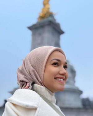 Puteri Sarah Liyana Megat Kamaruddin Instagram - Sedang menyukai dua nasihat ini :
“Jadilah orang baik dengan memaafkan orang lain tapi jangan jadi orang bodoh dengan mempercayainya lagi”.
“Berprasangka baiklah pada semua orang. tapi jangan sangka semua orang itu baik kepada kita”.
Asoka series @arasyi.malaysia .