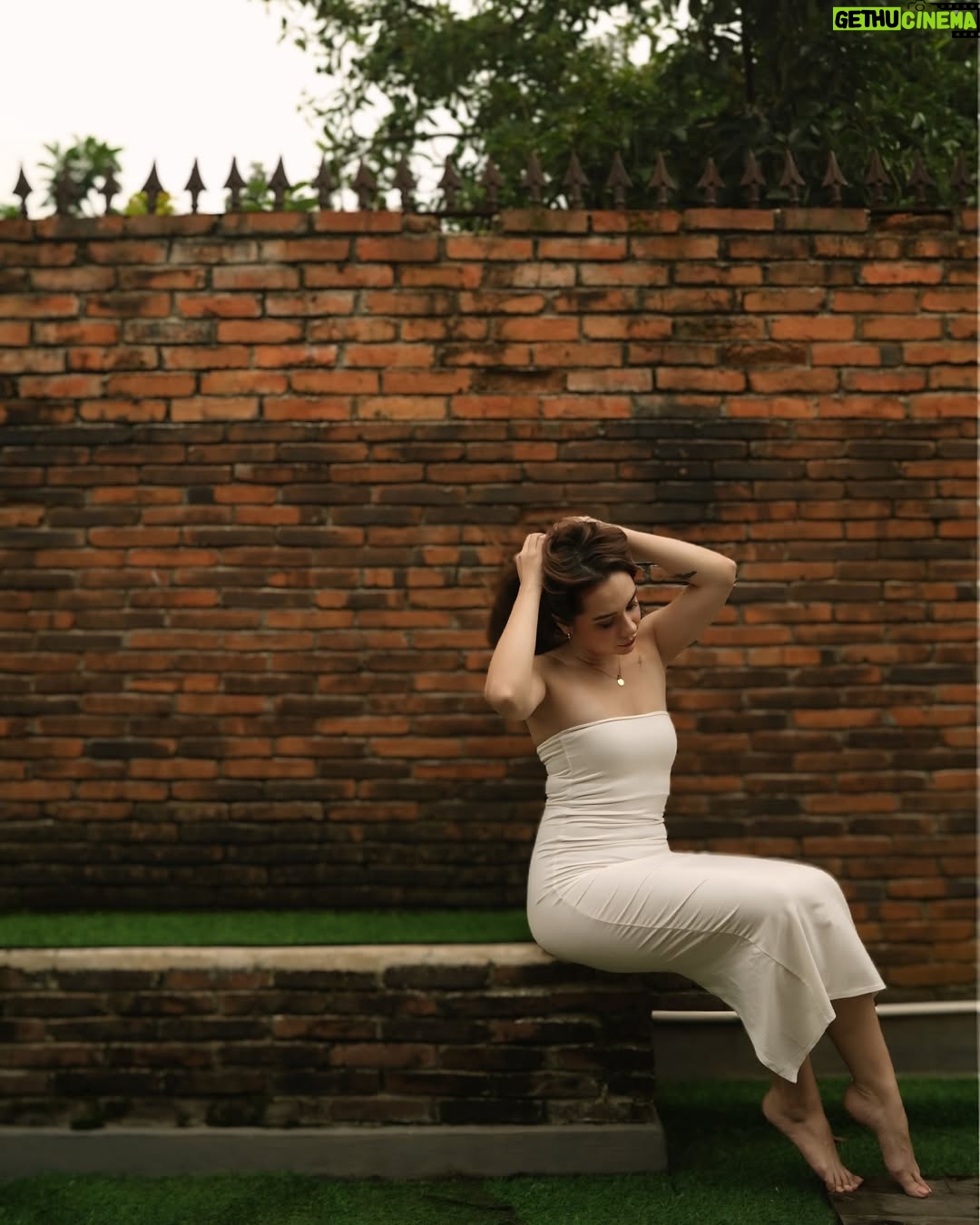 Putri Anne - 10.3K Likes - Leave a message at the beep.