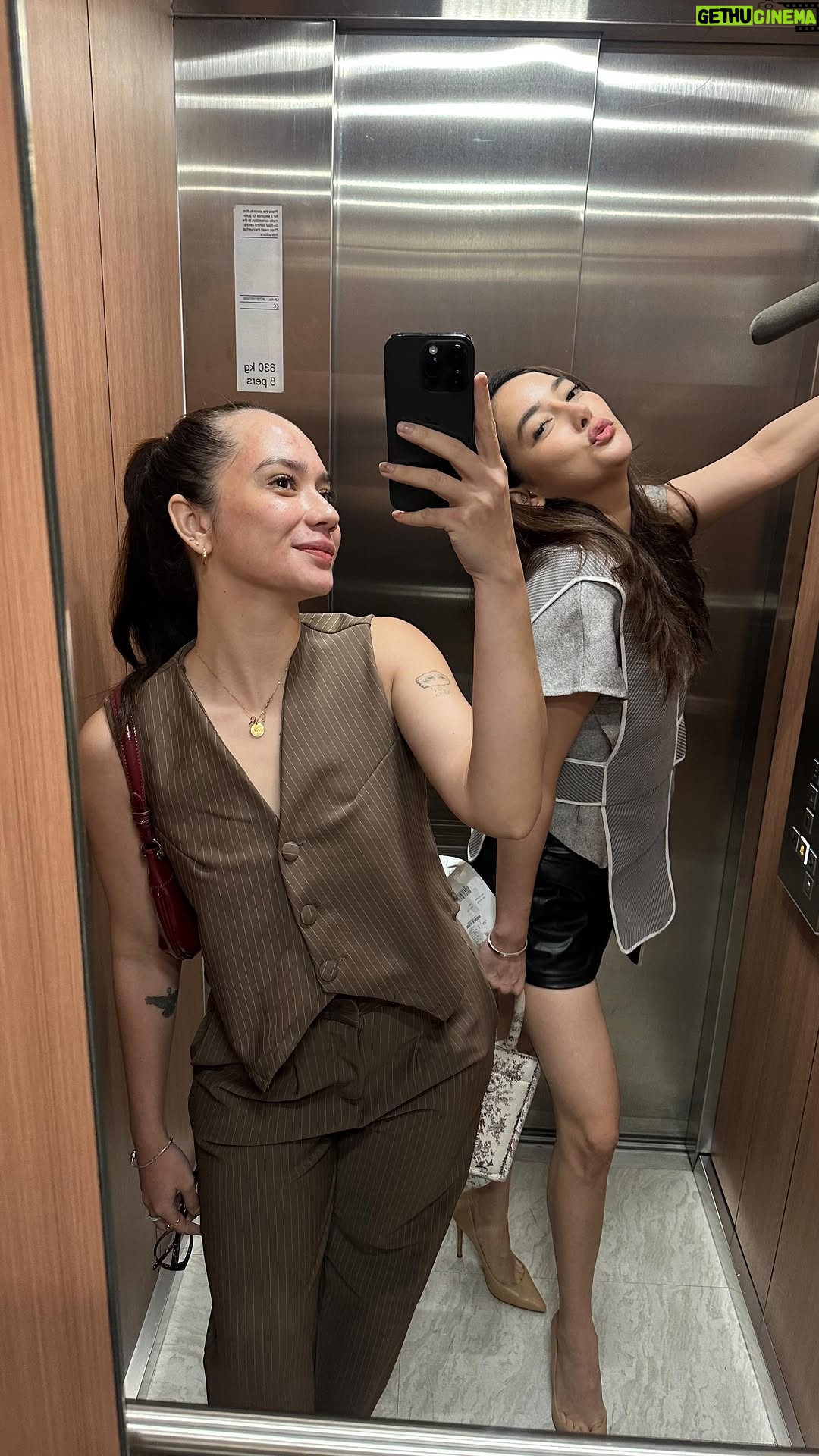 Putri Anne - 7.4K Likes - Yah gini lah kalo kita sudah bersatu.. dua orang kayak ber 10.. silahkan di cek perawatan di ZAP kita apa aja. Dari telentang sampe nungging pokoknya.. 

Happy ZAP life !!!

#miminmomma