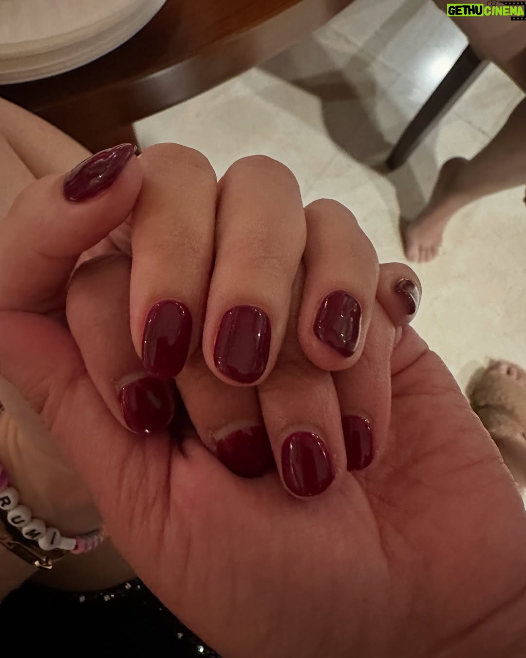 Putri Anne - 9.9K Likes - It’s the season of.. 🎄