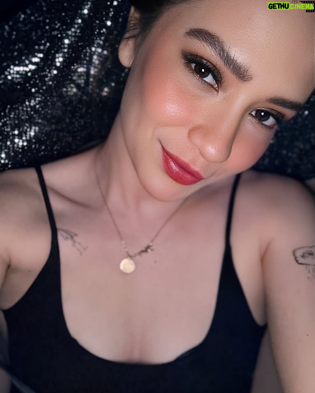 Putri Anne - 9.9K Likes - It’s the season of.. 🎄