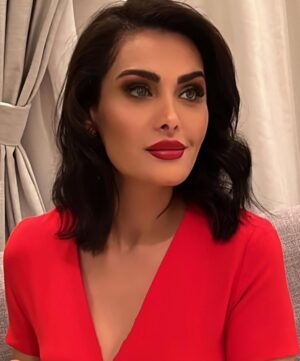 Qamar Khalaf Instagram - مسائكم خير و سعادة🌹