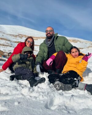 Qamar Khalaf Instagram - نشالله كل أيامكم بيضاء ❄️☃️
#mehyar_khaddour
#qamar_khalaf