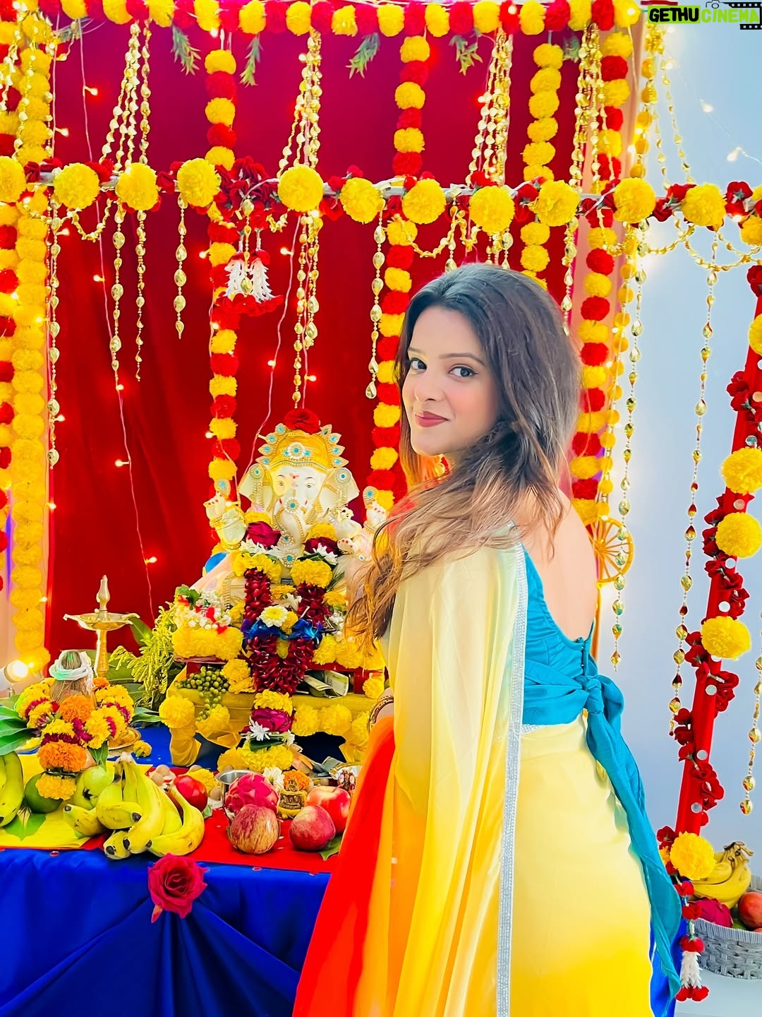 Raashi - 1.3K Likes - त्वमेव सर्वम् मम देव देव ❤️🙏🏻✨ #ganpati2025 #explorepage✨