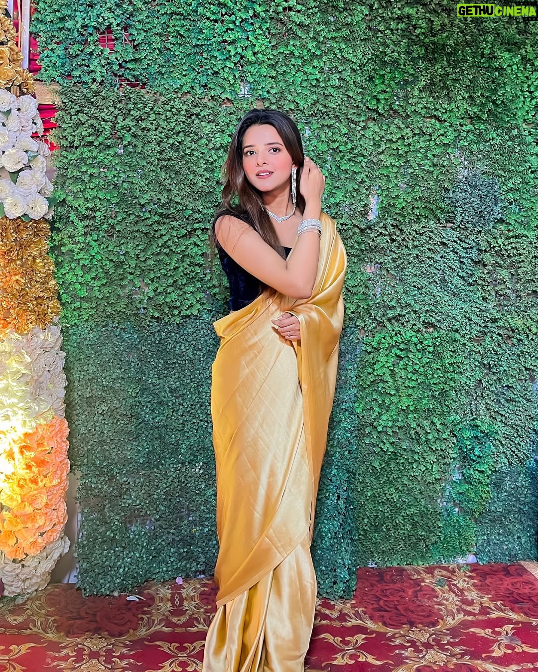 Raashi - 3K Likes - Attended यार की शादी in saree 💅🎀✨🥰

#explorepage #fyp #sareelook