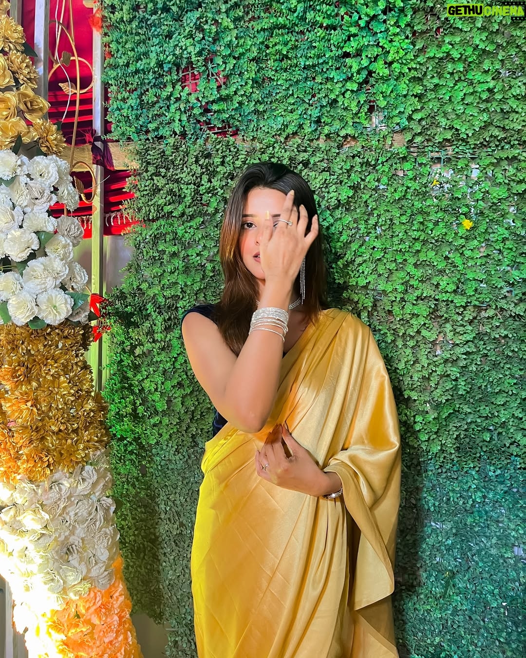 Raashi - 3K Likes - Attended यार की शादी in saree 💅🎀✨🥰

#explorepage #fyp #sareelook
