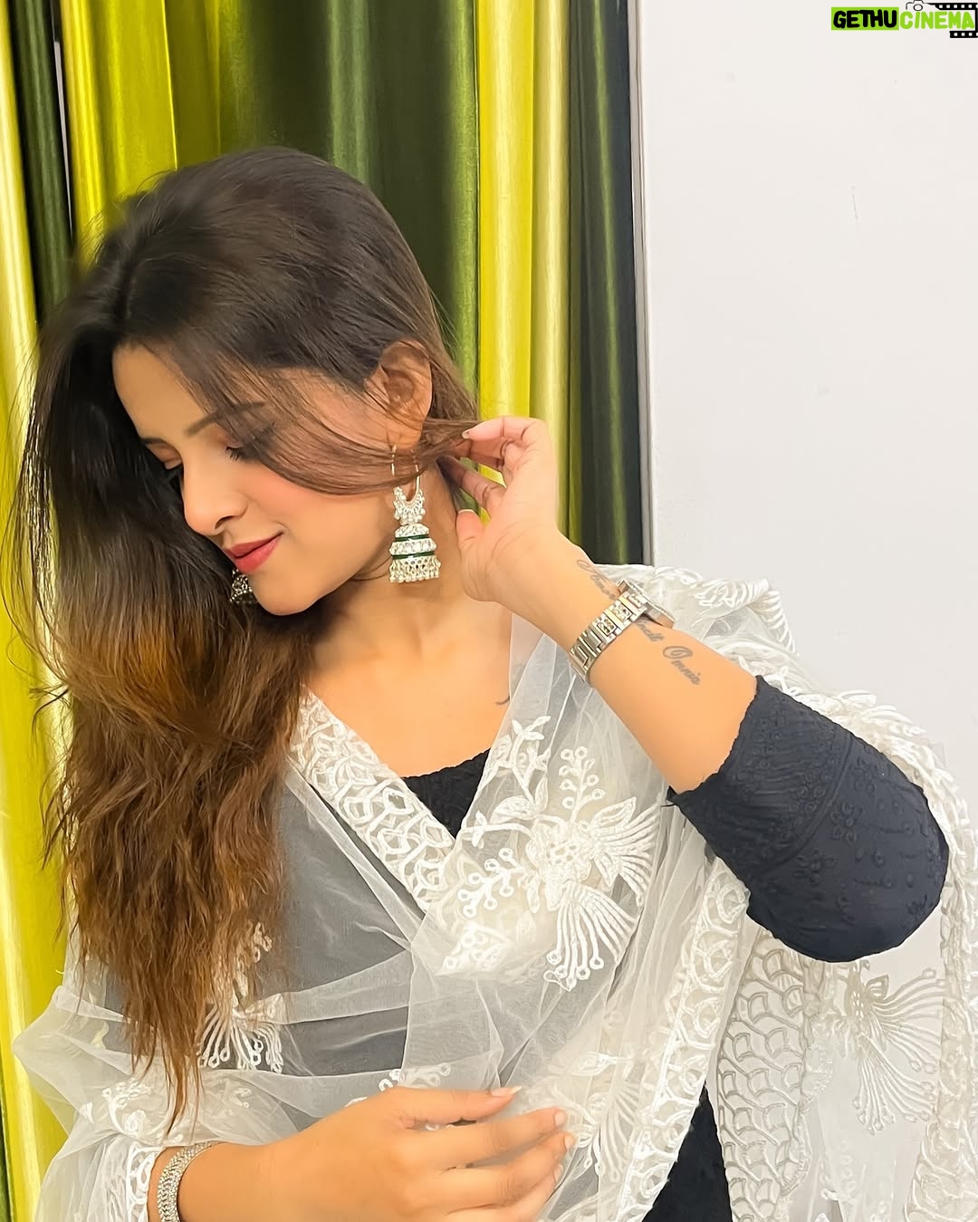 Raashi - 1.2K Likes - Dressed up for eid 🌙 ✨

#explorepage✨ #eidmubarak #eid2025 #outfitinspiration