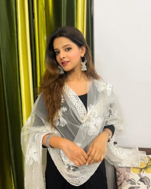 Raashi Instagram - Dressed up for eid 🌙 ✨

#explorepage✨ #eidmubarak #eid2025 #outfitinspiration
