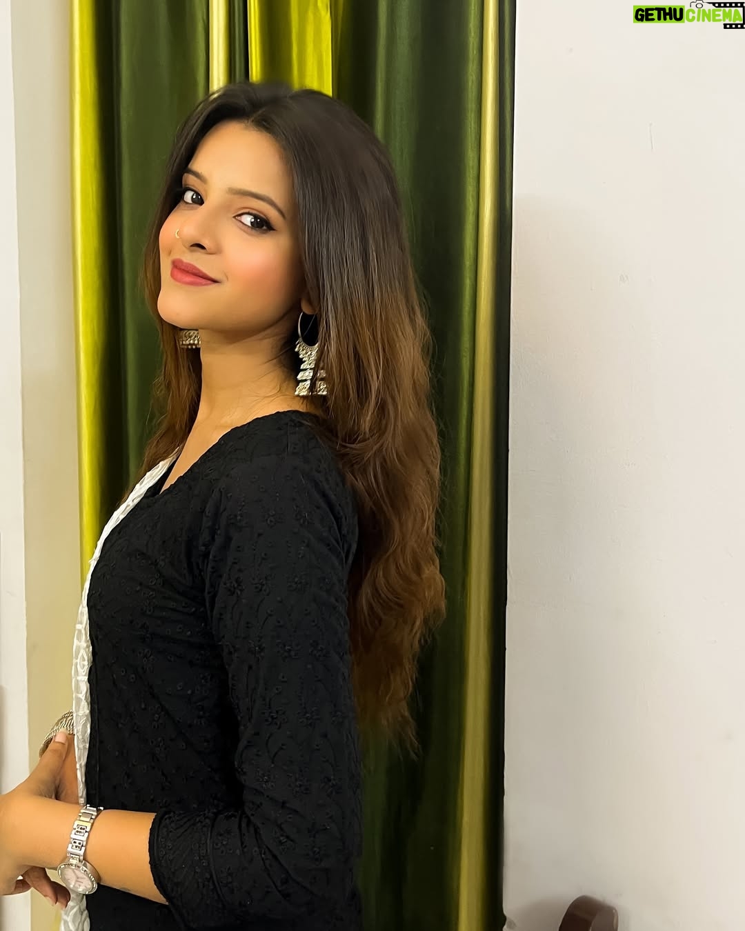 Raashi - 1.2K Likes - Dressed up for eid 🌙 ✨

#explorepage✨ #eidmubarak #eid2025 #outfitinspiration