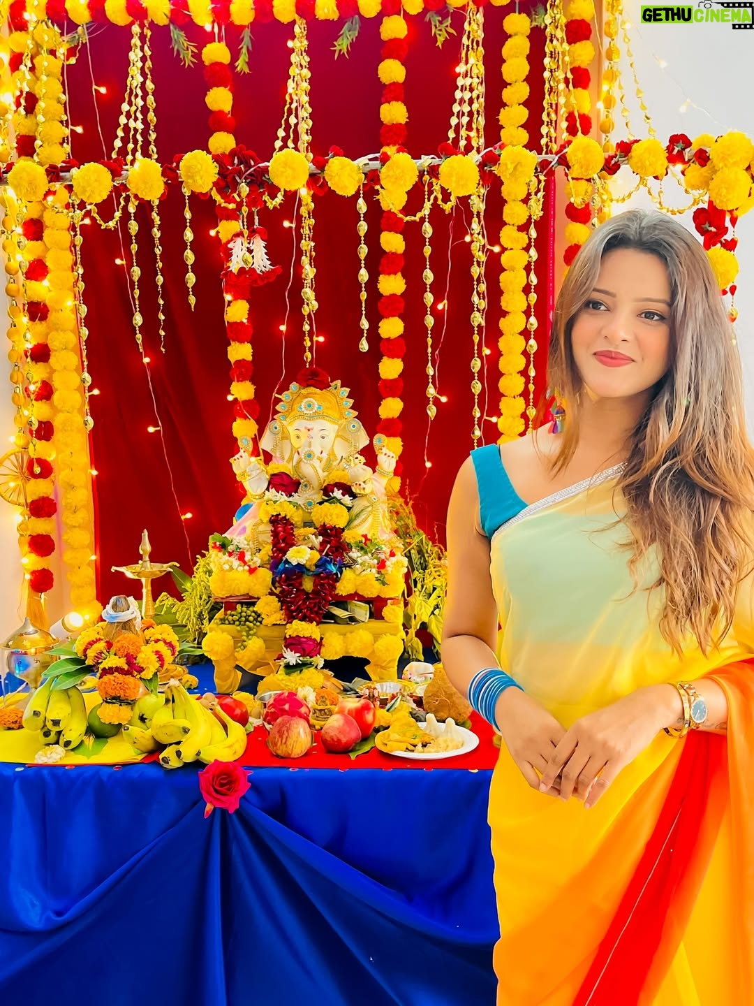 Raashi - 1.3K Likes - त्वमेव सर्वम् मम देव देव ❤️🙏🏻✨ #ganpati2025 #explorepage✨