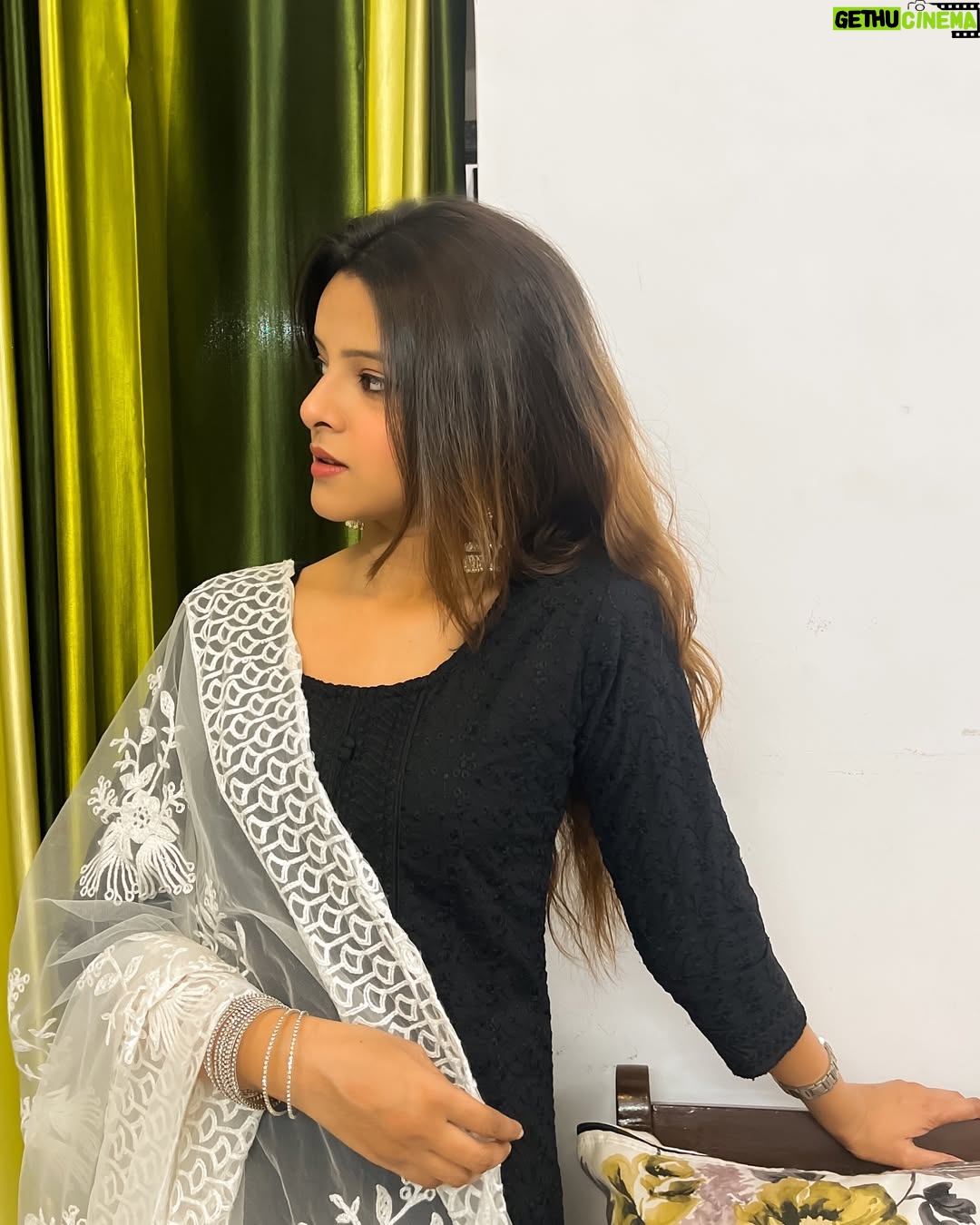 Raashi - 1.2K Likes - Dressed up for eid 🌙 ✨

#explorepage✨ #eidmubarak #eid2025 #outfitinspiration