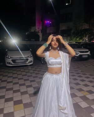 Raashi Instagram - I’ll post better pictures in this lehenga for sure🦢🤍
#explorepage✨ #ethnicwear #outfitinspo #feed #lehengainspiration #diwalioutfit
