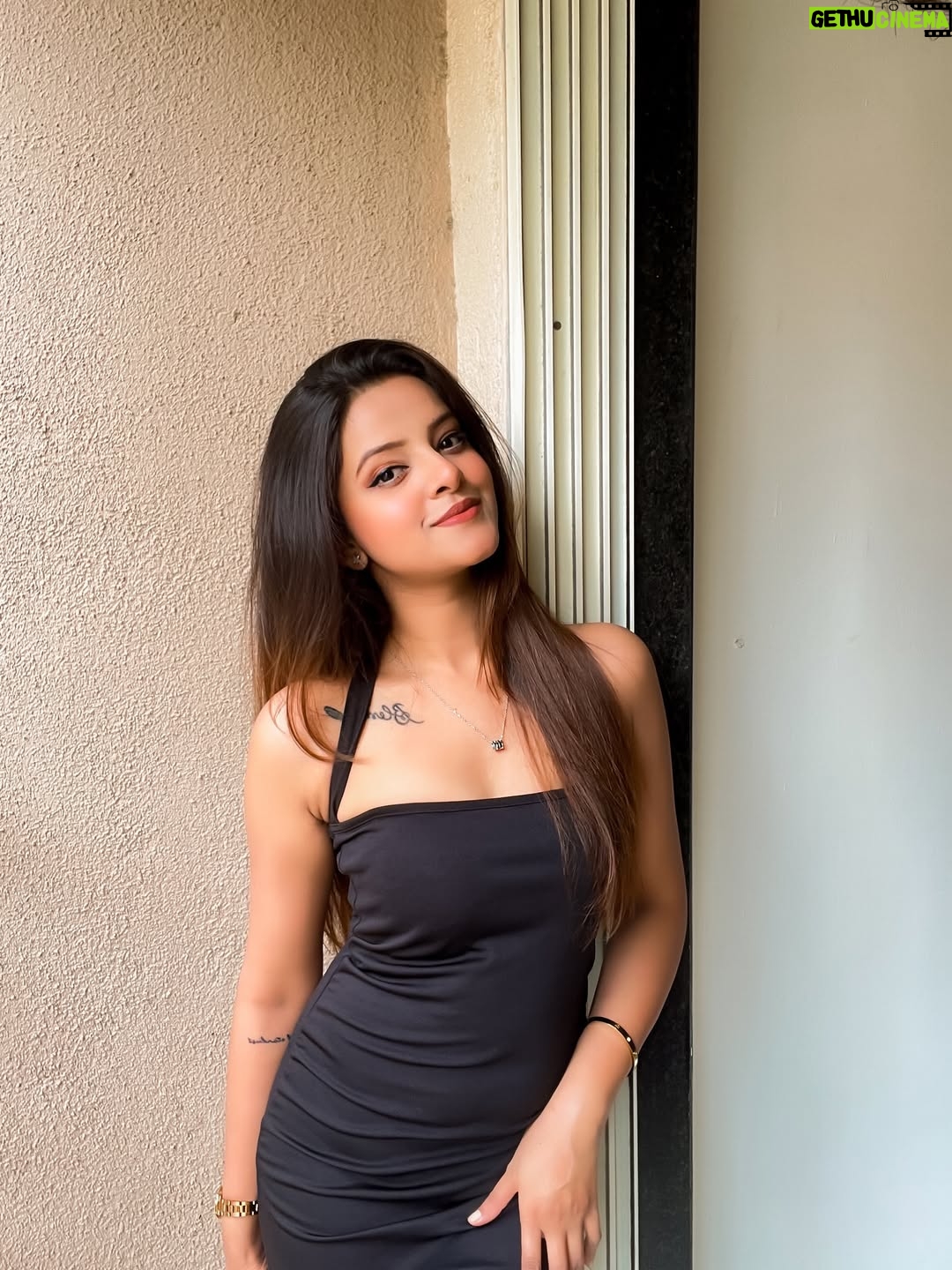 Raashi - 1.5K Likes - ✨🖤👸🏻🎀 #explorepage✨