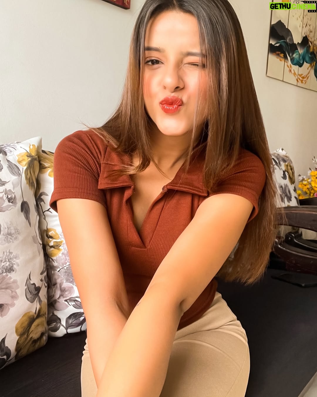 Raashi - 4.3K Likes - 🤎🍂🐿️

#explorepage✨ #igfeed #outfitinspiration #oldmoney