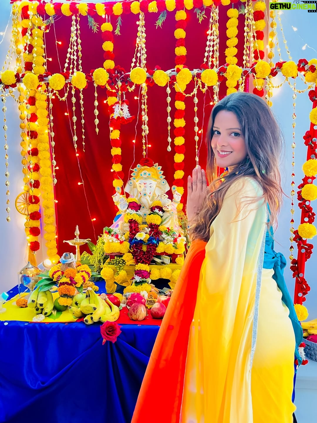 Raashi - 1.3K Likes - त्वमेव सर्वम् मम देव देव ❤️🙏🏻✨ #ganpati2025 #explorepage✨