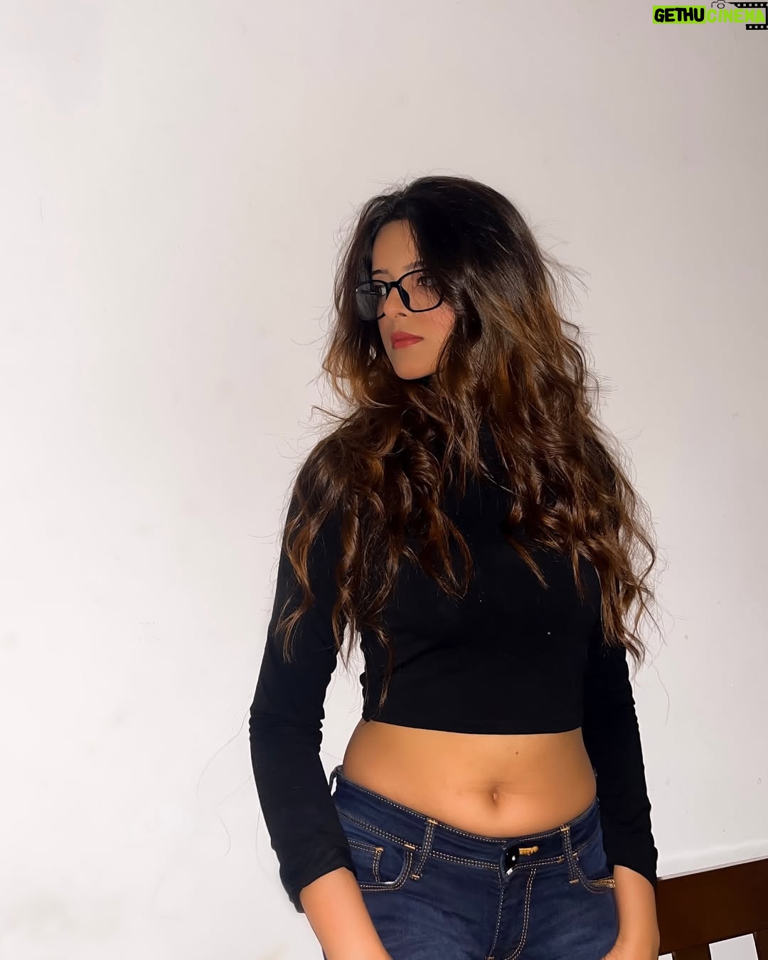 Raashi - 1.7K Likes - Finding song for post is more difficult than writing a caption now👾 

#explorepage✨ #feed #casualoutfits #outfitinspo #trending