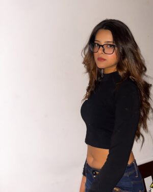 Raashi Instagram - Finding song for post is more difficult than writing a caption now👾 

#explorepage✨ #feed #casualoutfits #outfitinspo #trending