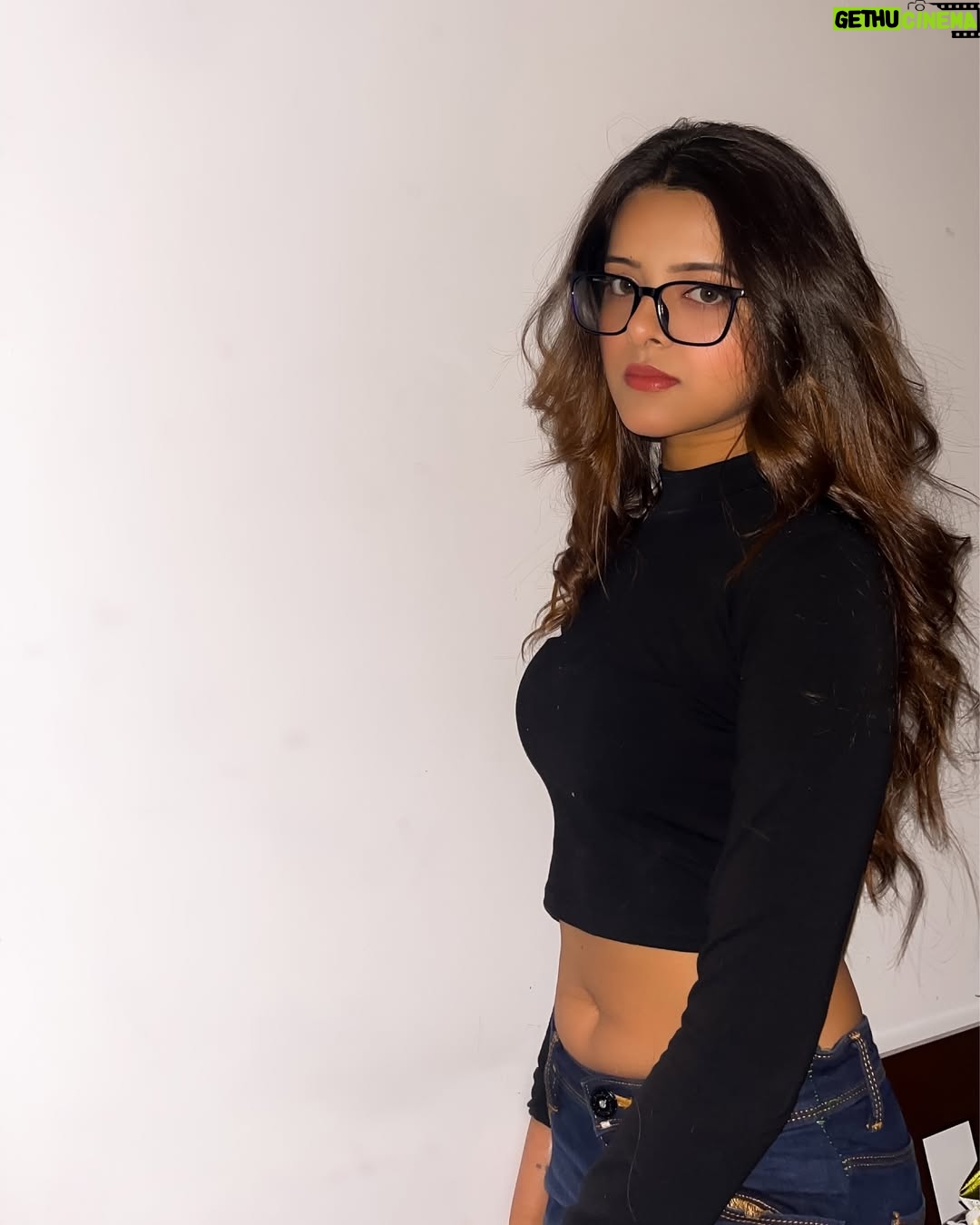 Raashi - 1.7K Likes - Finding song for post is more difficult than writing a caption now👾 

#explorepage✨ #feed #casualoutfits #outfitinspo #trending
