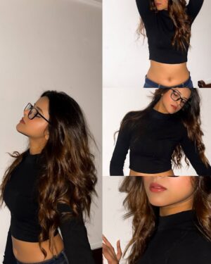 Raashi Instagram - Finding song for post is more difficult than writing a caption now👾
#explorepage✨ #feed #casualoutfits #outfitinspo #trending
