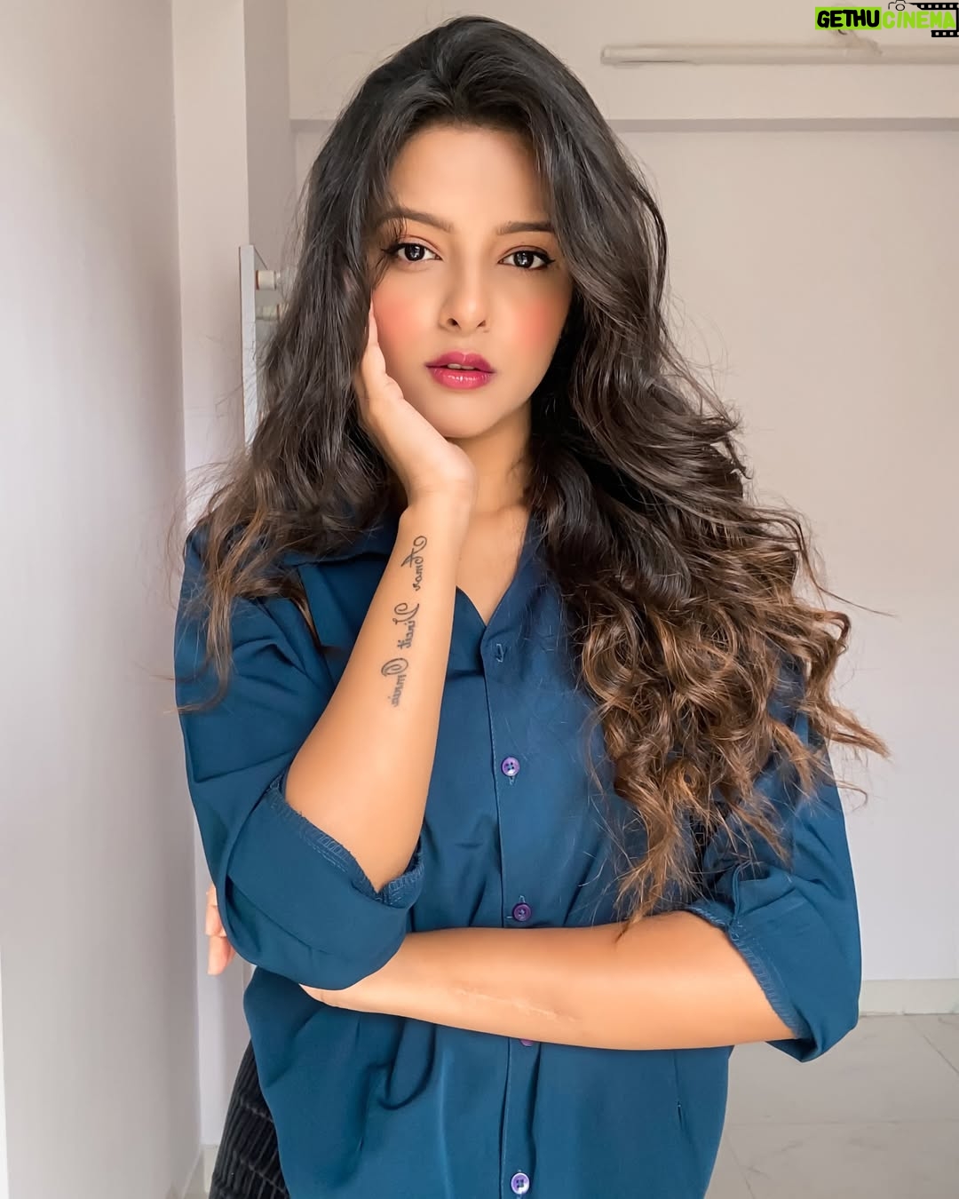Raashi - 1.6K Likes - 🦋💙🐬🪁

#explorepage #outfitinspo #semiformal #feed #trendingoutfits