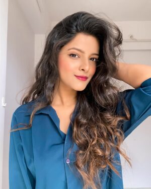 Raashi Instagram - 🦋💙🐬🪁
#explorepage #outfitinspo #semiformal #feed #trendingoutfits