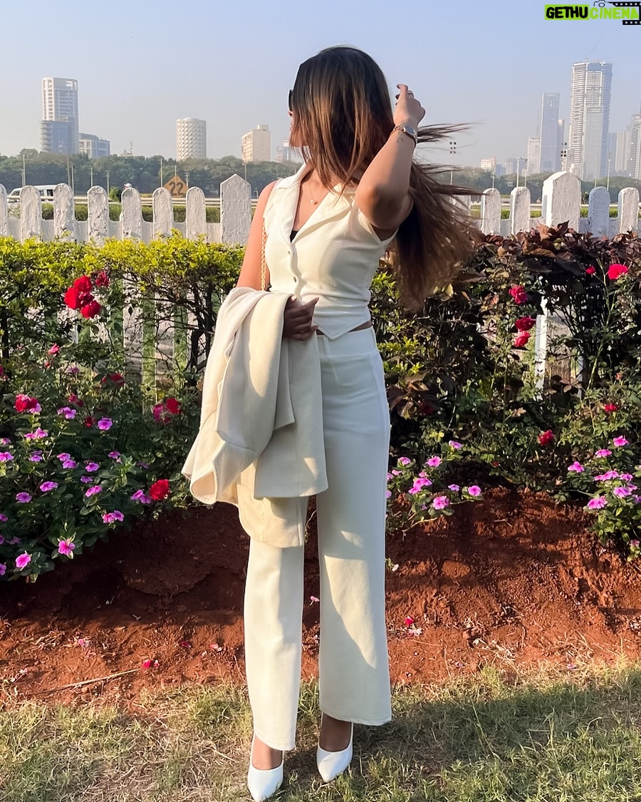 Raashi - 1.5K Likes - Derby day pt.2 🏇✨💅 
#derbyday #explorepage