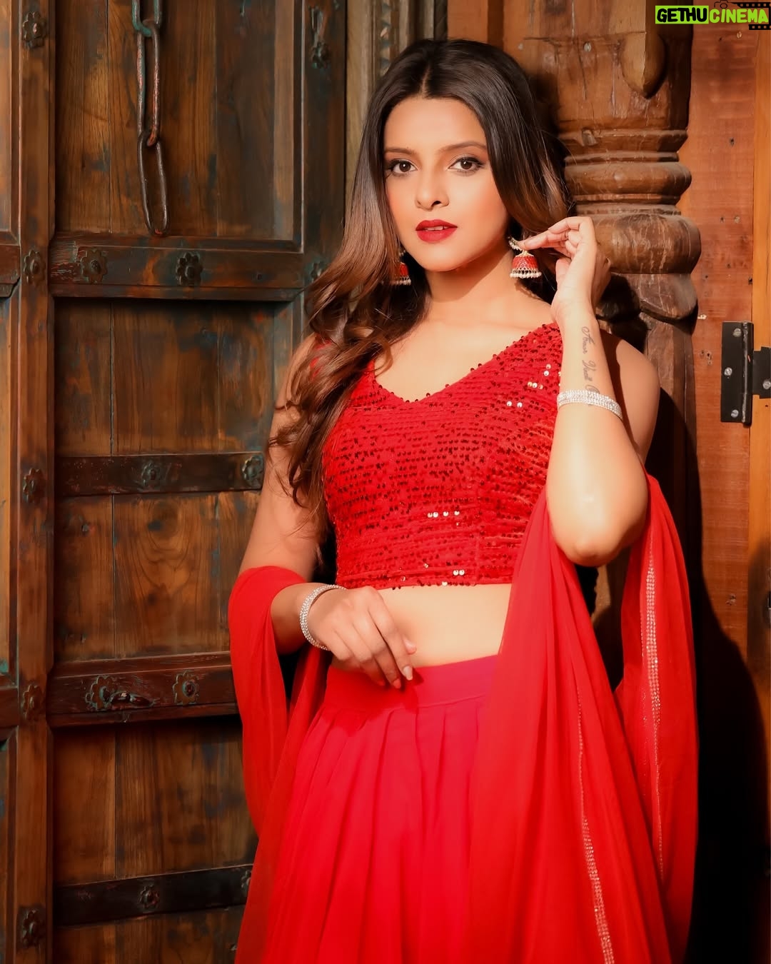 Raashi - 4.6K Likes - Your favourite red flag 🚩🌶️🥀

#explorepage #feed #ethnicoutfit #traditional #lehengainspiration #outfitinspo