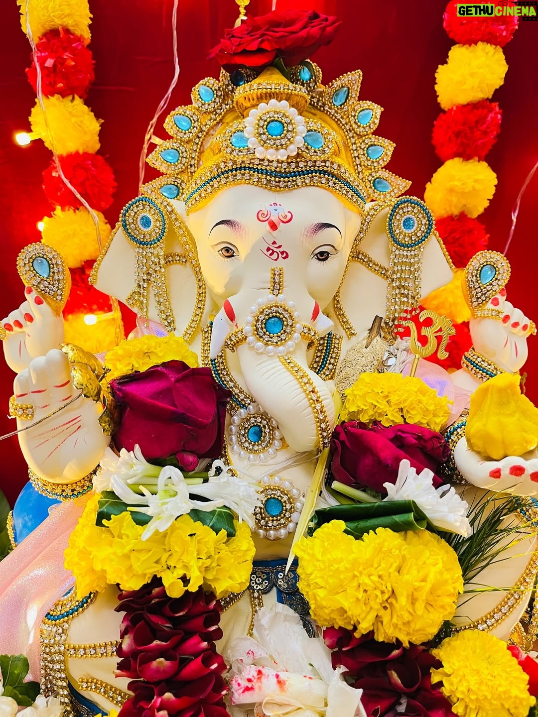 Raashi - 1.3K Likes - त्वमेव सर्वम् मम देव देव ❤️🙏🏻✨ #ganpati2025 #explorepage✨