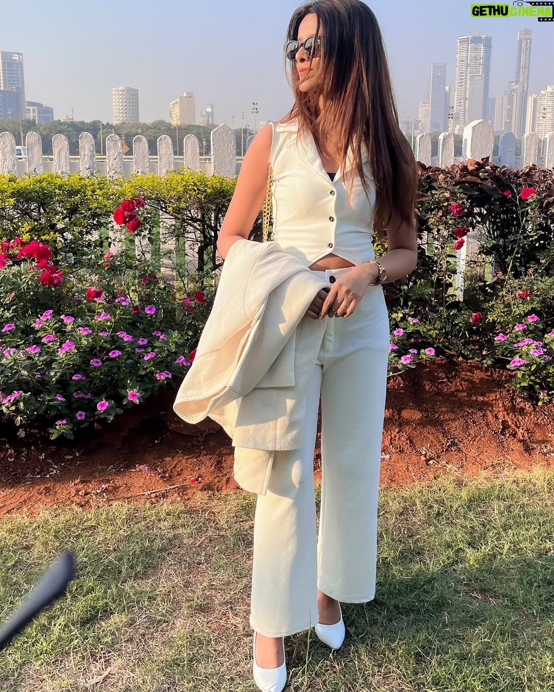 Raashi - 1.5K Likes - Derby day pt.2 🏇✨💅 
#derbyday #explorepage