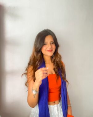 Raashi Instagram - Holi fever isn’t over yet so i decided to be colourful today🤭🧡🤍💙🩶🎀

#explorepage #feed #holioutfit #outfitinspo #indowestern #ethnicstyle
