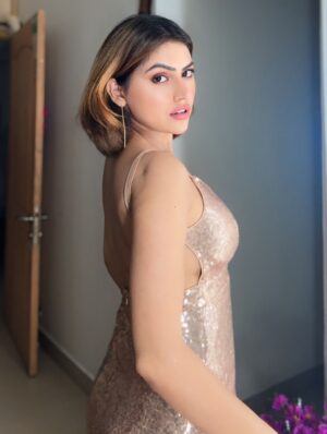 Raavi Kaur Bal Instagram - She carries no hate, only faith.

@officialraavi 

#raavikaurbal #punjab #punjabi #real #instagram #canada #artist