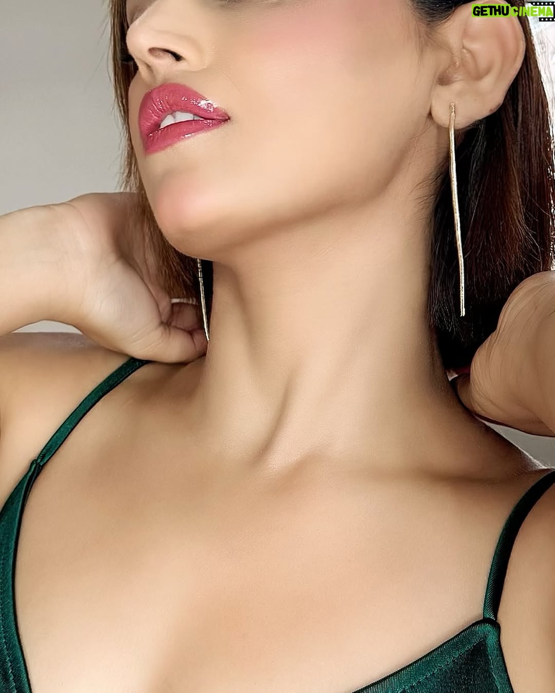 Raavi Kaur Bal - 3 Likes - Confidence is not ‘they will like me.Confidence is ‘I’ll be fine if they don’t🙂

@officialraavi