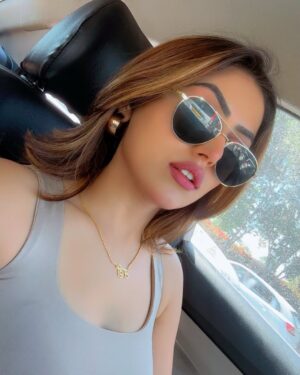 Raavi Kaur Bal Instagram - F R I D A Y ♥️