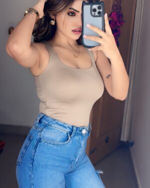 Raavi Kaur Bal Instagram - F R I D A Y ♥️