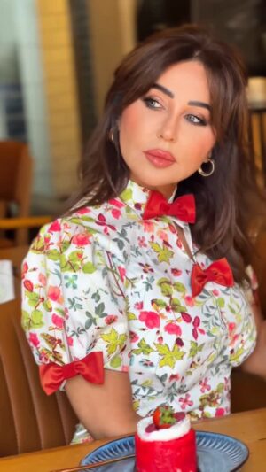 Rabia Al Zayyat Instagram - Life is short smile and eat the cake🍒🌸 🧁
Outfit @ghidaworld
Makeup @makeup.by.reemm
Hair @plush.ed
Photography @raed_elsayedphotography
Location @hilwayadonia
