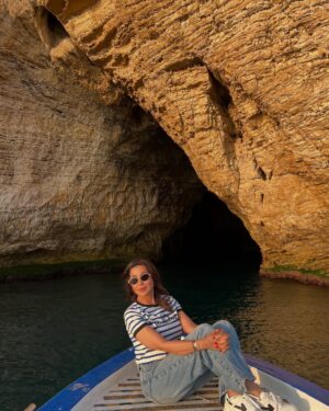 Rabia Al Zayyat Instagram - شو في خلف البحر خبريات….💙 #بيروت #صخرة_الروشة #لبنان🇱🇧 @waksadventures